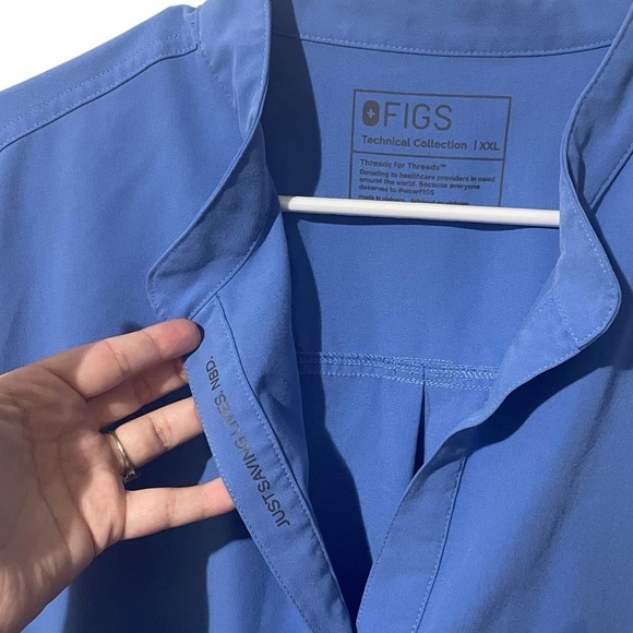 FIGS Rafaela™ Oversized Scrub Top in Winning Blue - Picture 9 of 13